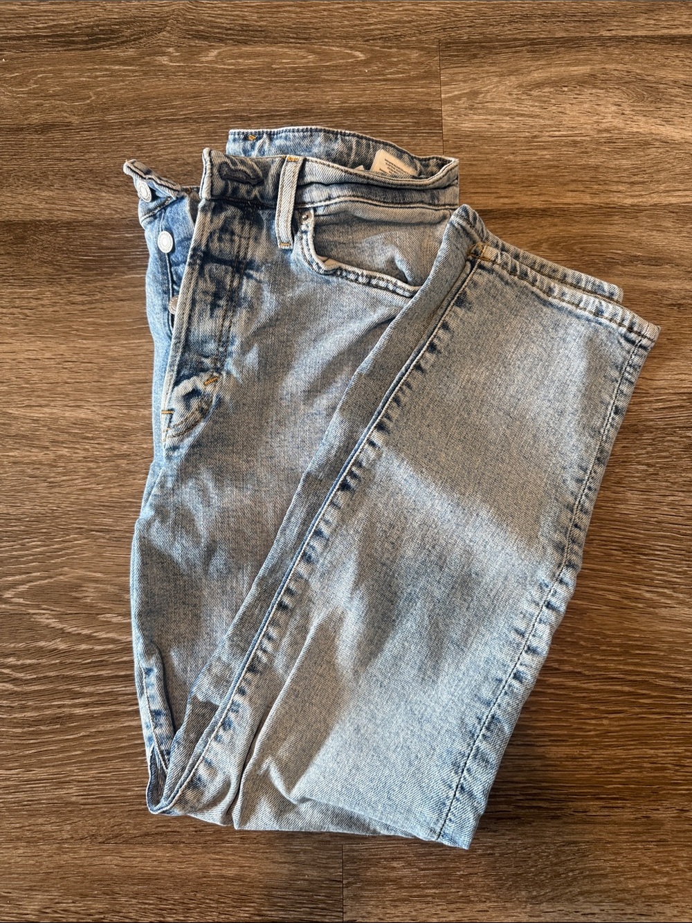 Light Wash Straight Leg Women’s Jeans